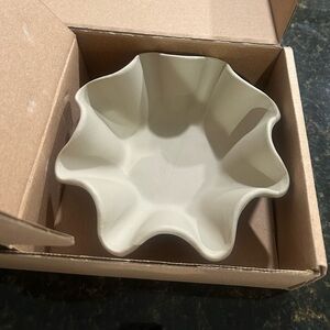 New In Box Pampered Chef Tortilla Shell Baker Set